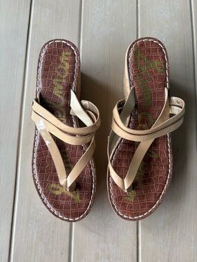 Women’s Sam Edelman Beige Strappy Croc-Embossed Platform Sandals - SIZE 9.5